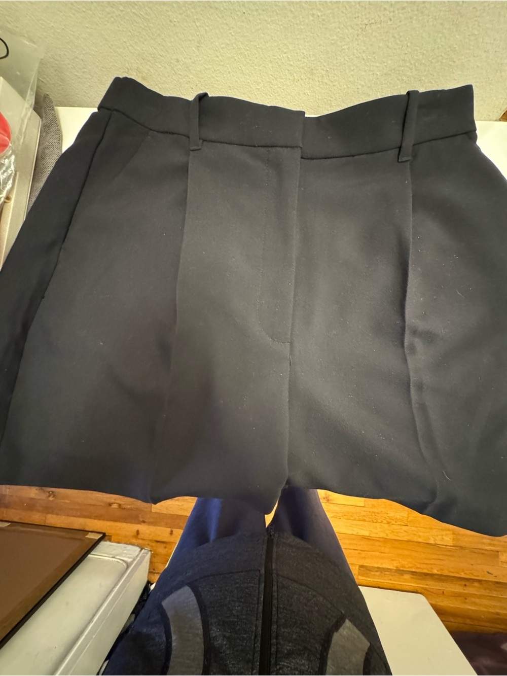 Abercrombie & Fitch Black High-Waisted Tailored Pleat Shorts - Picture 2 of 7